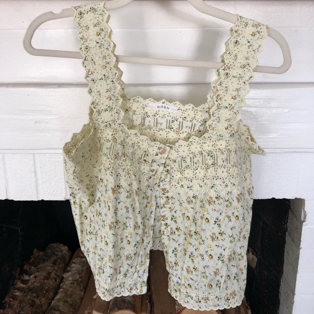 Does Estelle top. Good used condition